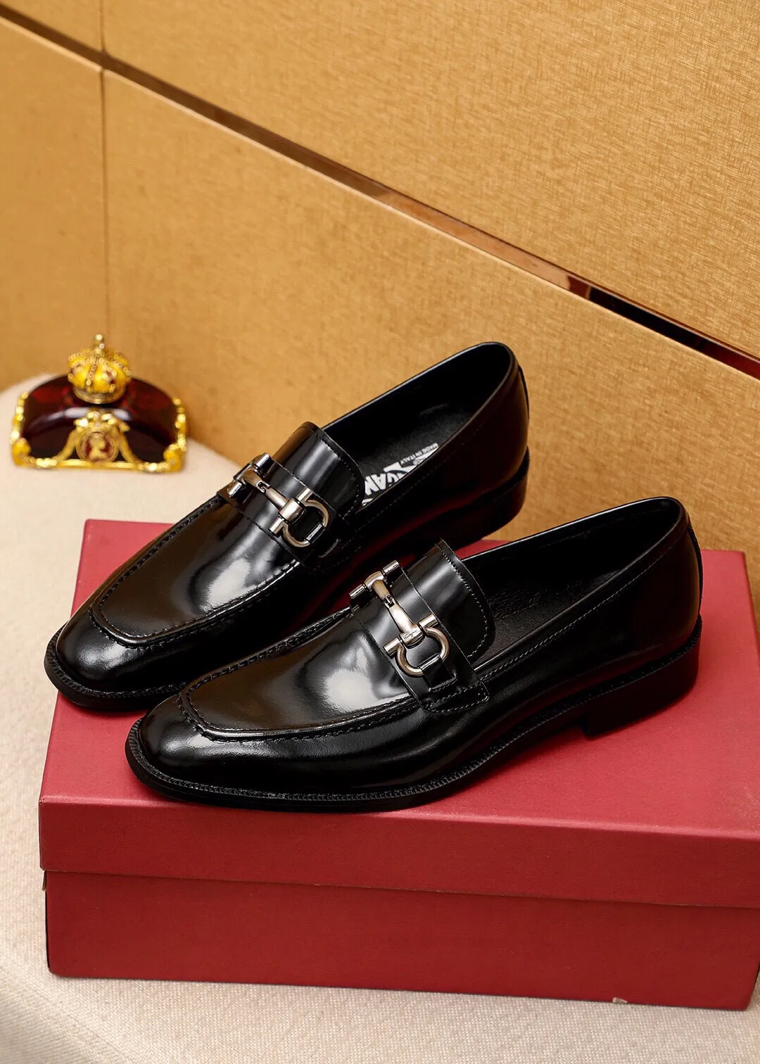 Men's shoes 💰400 💐 Product trademark: Ferragamo "Ferragamo" casual leather shoes Regular size: 39-44 (38.45.46🉑️Customized) Product materials: Selected imported open-edge beaded calfskin upper + classic hardware buckle, imported pig leather lining. Strong three-dimensional visual effect, non-slip and wear-resistant combination outsole Color: 1⃣️color optional